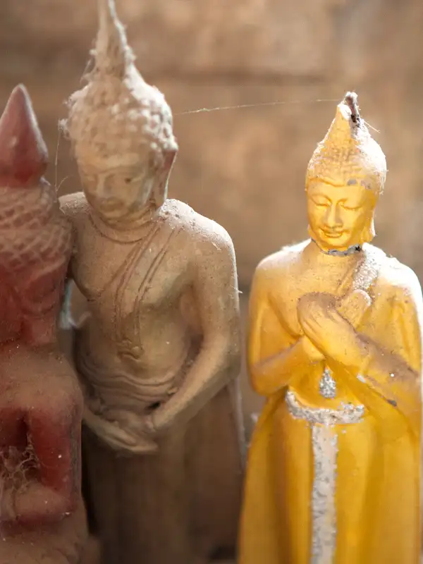 services_strip_statue